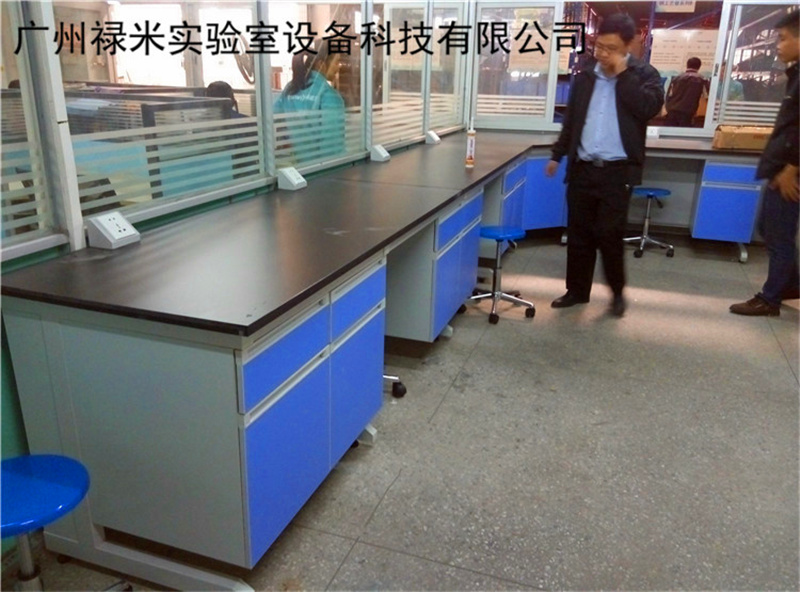 實驗臺廠家現場安裝