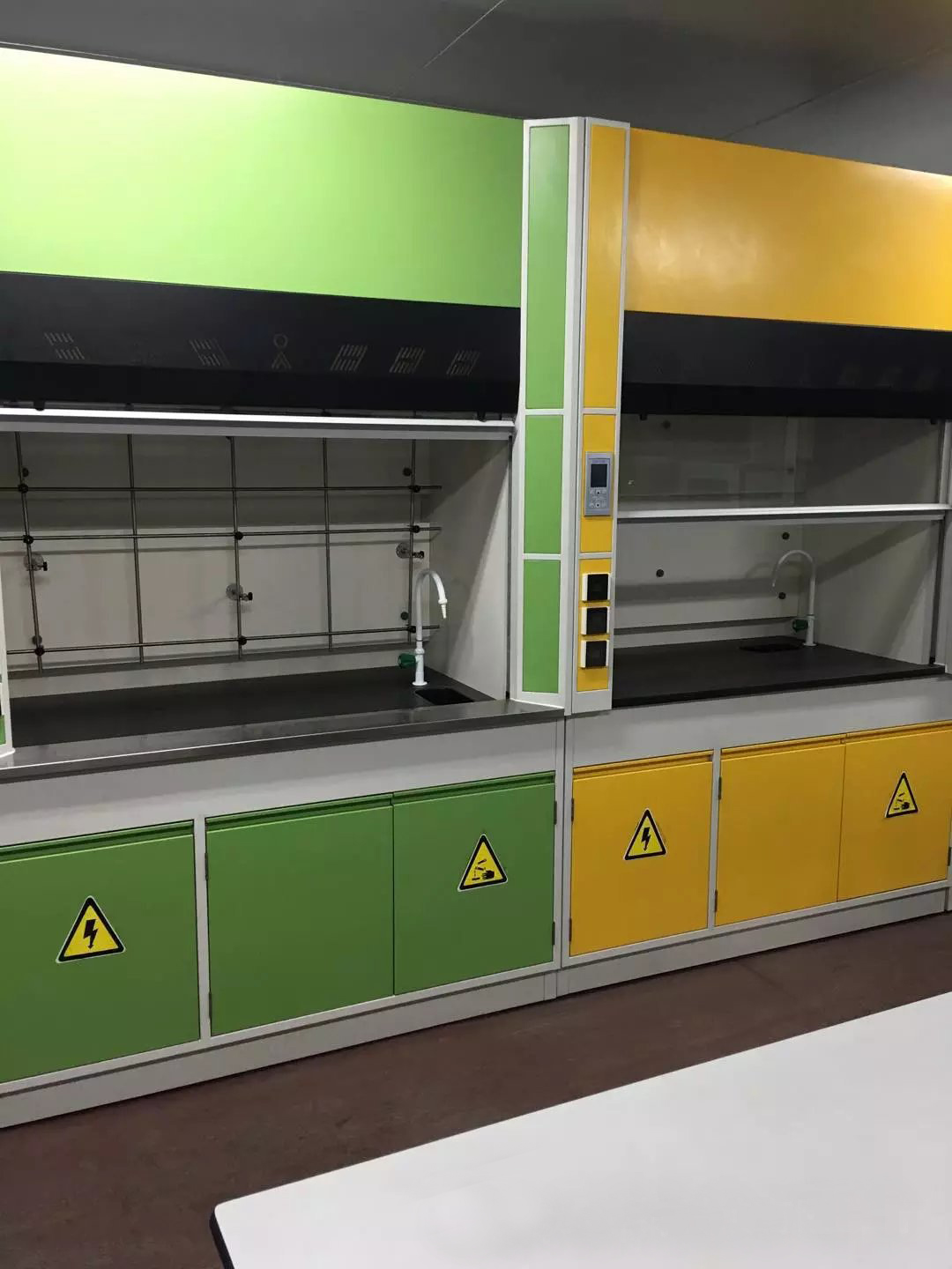 祿米通風(fēng)柜的種類與結(jié)構(gòu)設(shè)計(jì)有何不同？