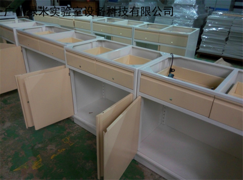 為什么要去實(shí)驗(yàn)室廠家定制實(shí)驗(yàn)臺通風(fēng)柜？